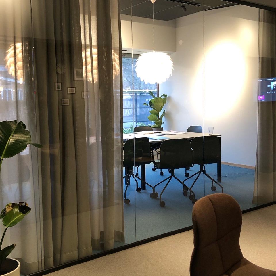 Glasvägg till konferensrum, Byggnations Design